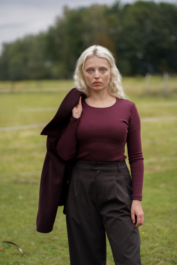 Spodnie wełniane Carlton – klasyczne, z zakładkami i szerszą nogawką | Marisol