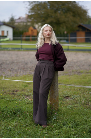 Spodnie wełniane Carlton – klasyczne, z zakładkami i szerszą nogawką | Marisol