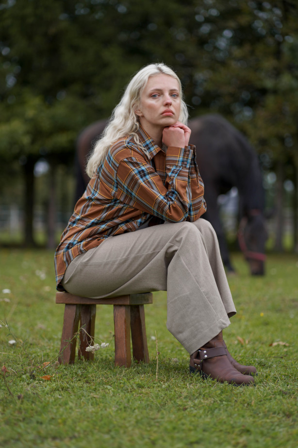 Spodnie wełniane Carlton – klasyczne, z zakładkami i szerszą nogawką | Marisol