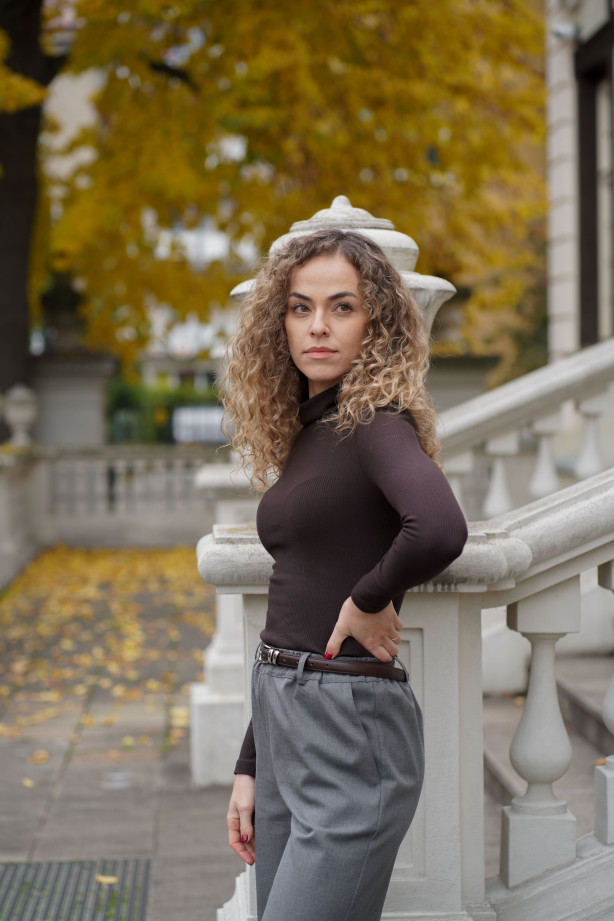 Wełniane spodnie z prostą nogawką i gumą w pasie | Marisol Wełniane spodnie z prostą nogawką i gumą w pasie | Marisol