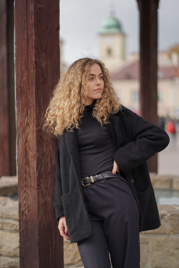 Kurtka Marlow – długa kurtka z wełny o strukturze baranka | Marisol Kurtka Marlow – długa kurtka z wełny o strukturze baranka | Marisol