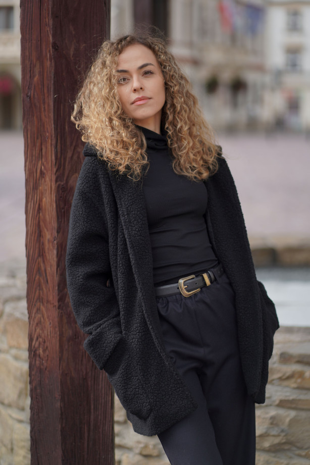 Kurtka Marlow – długa kurtka z wełny o strukturze baranka | Marisol Kurtka Marlow – długa kurtka z wełny o strukturze baranka | Marisol