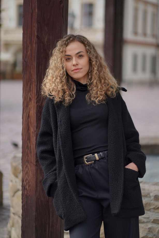 Kurtka Marlow – długa kurtka z wełny o strukturze baranka | Marisol Kurtka Marlow – długa kurtka z wełny o strukturze baranka | Marisol