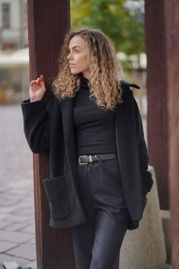 Kurtka Marlow – długa kurtka z wełny o strukturze baranka | Marisol Kurtka Marlow – długa kurtka z wełny o strukturze baranka | Marisol