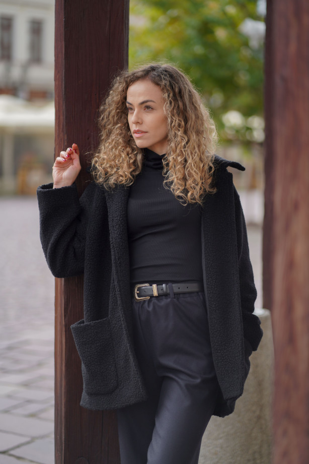 Kurtka Marlow – długa kurtka z wełny o strukturze baranka | Marisol Kurtka Marlow – długa kurtka z wełny o strukturze baranka | Marisol