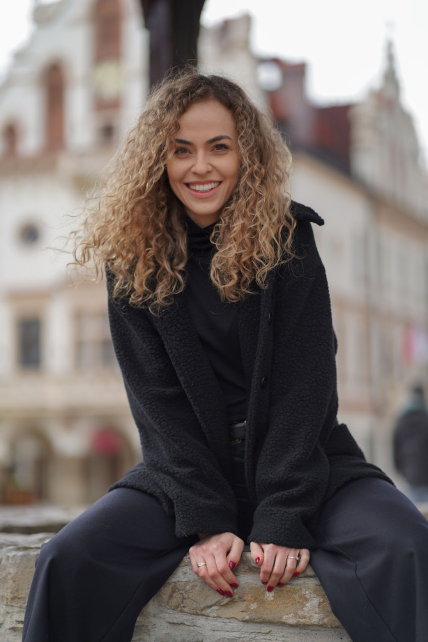 Kurtka Marlow – długa kurtka z wełny o strukturze baranka | Marisol Kurtka Marlow – długa kurtka z wełny o strukturze baranka | Marisol