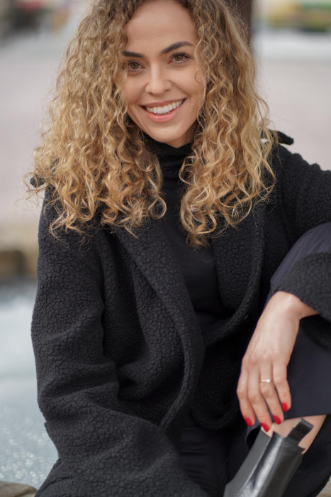 Kurtka Marlow – długa kurtka z wełny o strukturze baranka | Marisol