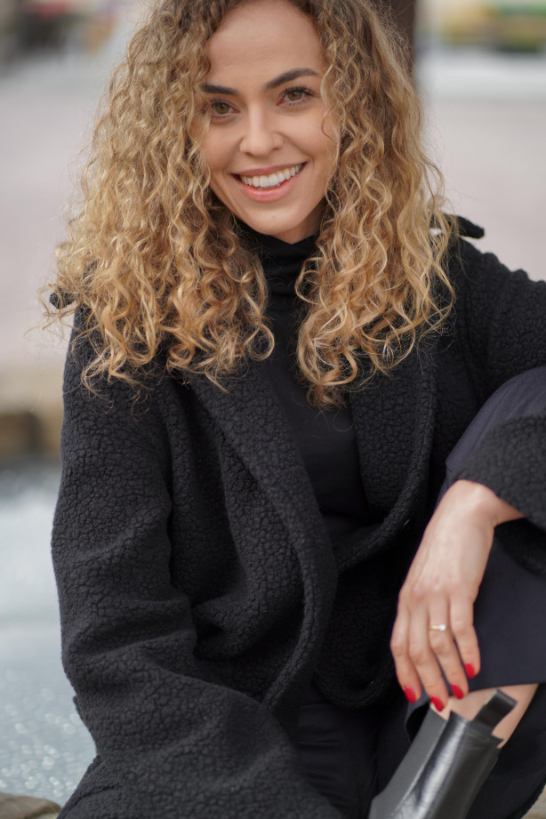 Kurtka Marlow – długa kurtka z wełny o strukturze baranka | Marisol Kurtka Marlow – długa kurtka z wełny o strukturze baranka | Marisol