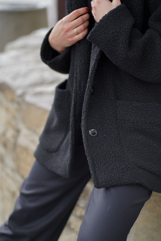 Kurtka Marlow – długa kurtka z wełny o strukturze baranka | Marisol Kurtka Marlow – długa kurtka z wełny o strukturze baranka | Marisol