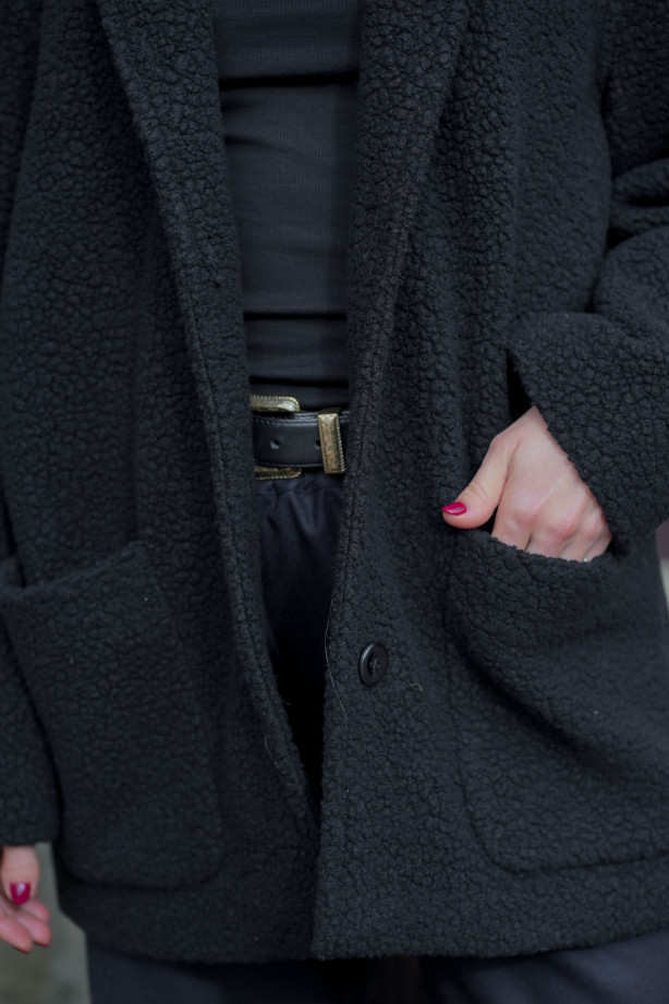 Kurtka Marlow – długa kurtka z wełny o strukturze baranka | Marisol Kurtka Marlow – długa kurtka z wełny o strukturze baranka | Marisol