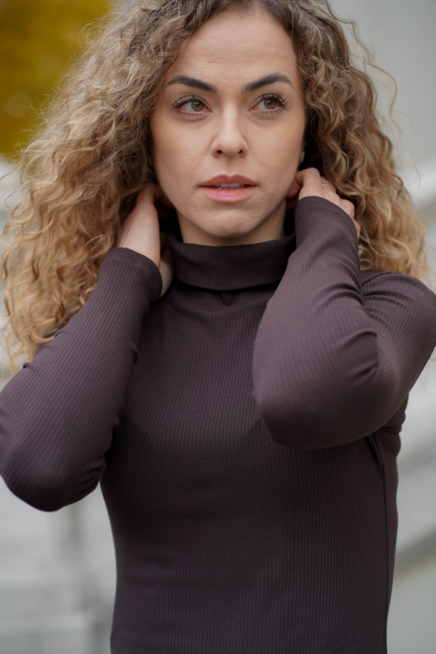 Golf classic z prążkowanej wiskozy – klasyczny golf damski | Marisol Golf classic z prążkowanej wiskozy – klasyczny golf damski | Marisol