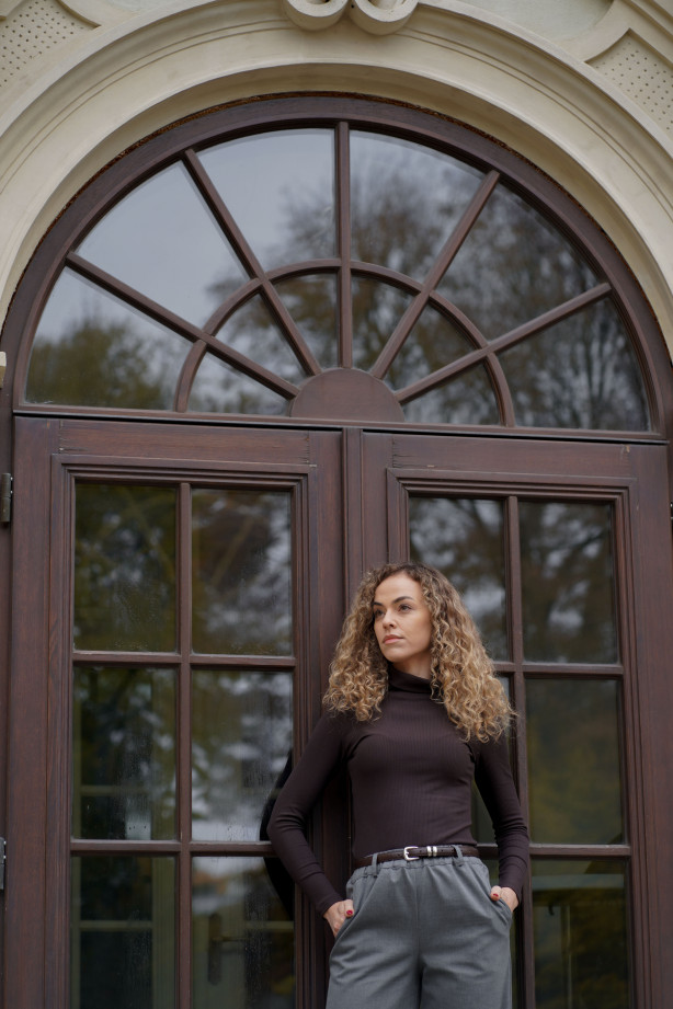 Golf classic z prążkowanej wiskozy – klasyczny golf damski | Marisol Golf classic z prążkowanej wiskozy – klasyczny golf damski | Marisol