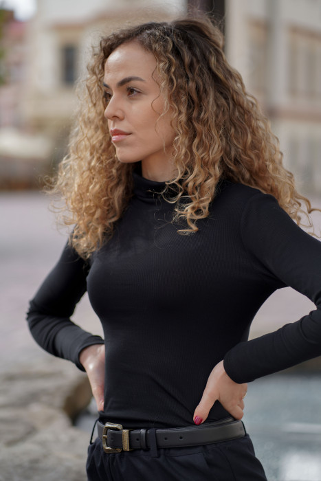 Golf classic z prążkowanej bawełny – klasyczny golf damski | Marisol 2