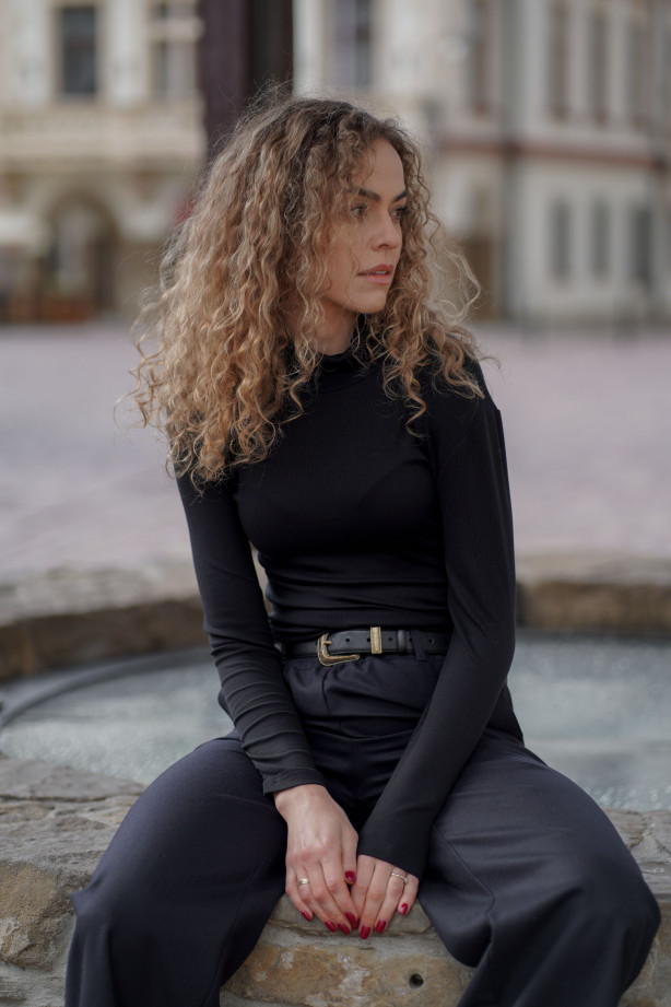 Golf classic z prążkowanej bawełny – klasyczny golf damski | Marisol Golf classic z prążkowanej bawełny – klasyczny golf damski | Marisol