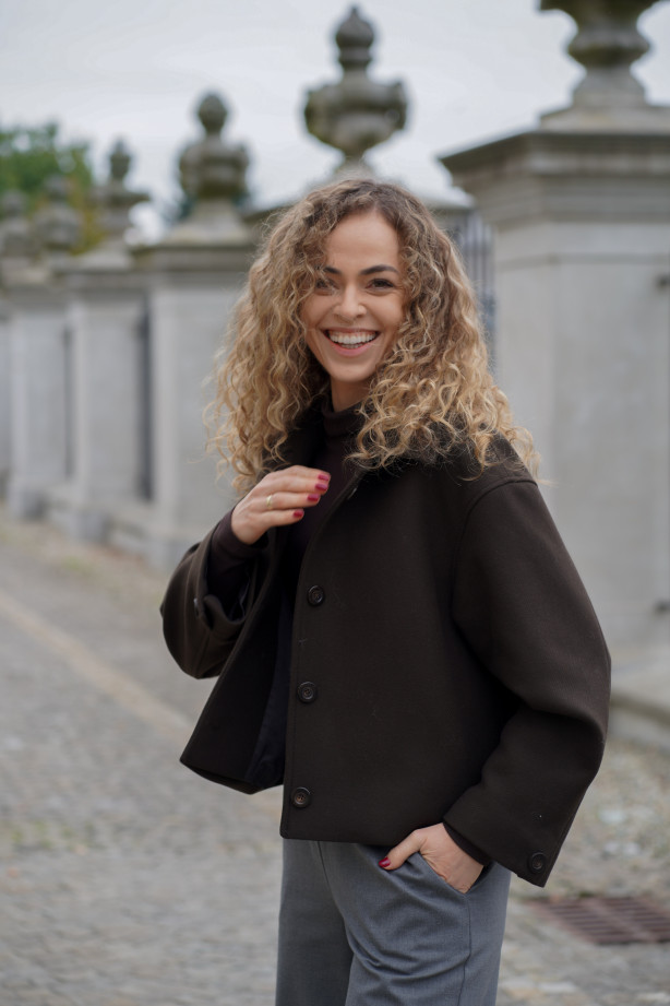 Kurtka wełniana oversize w fasonie pudełkowym – elegancka, diagonal | Marisol