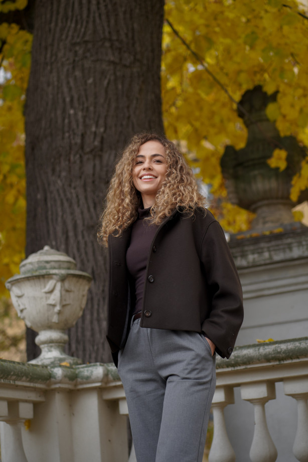 Kurtka wełniana oversize w fasonie pudełkowym – elegancka, diagonal | Marisol