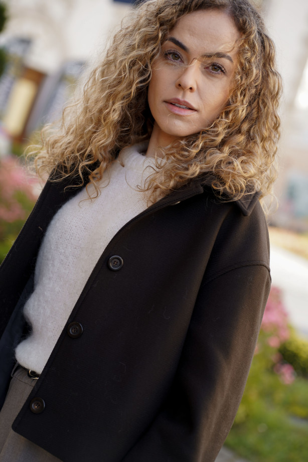 Kurtka wełniana oversize w fasonie pudełkowym – elegancka, diagonal | Marisol