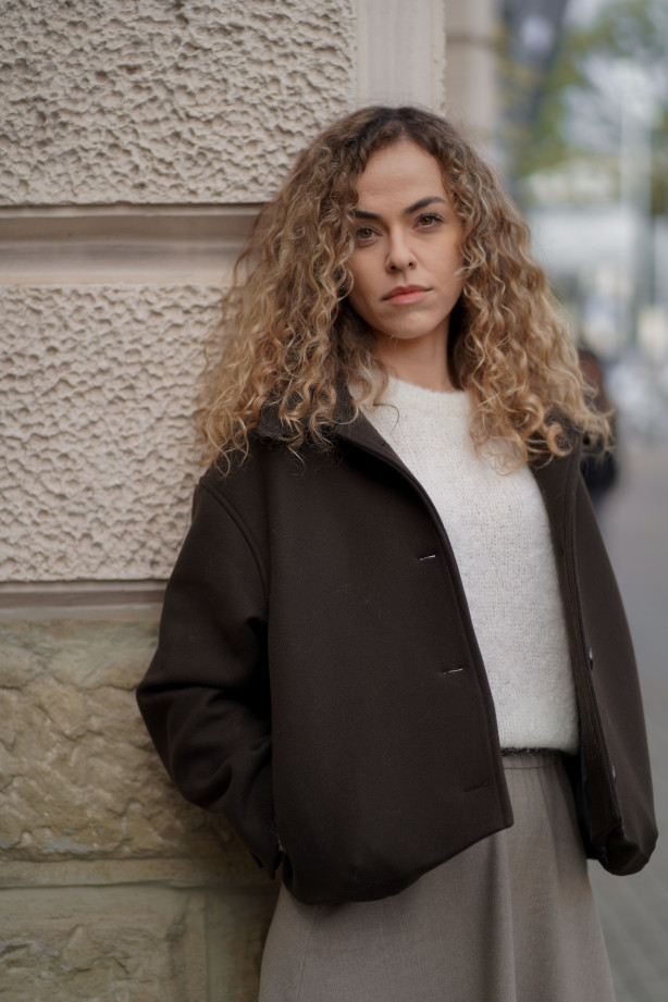 Kurtka wełniana oversize w fasonie pudełkowym – elegancka, diagonal | Marisol