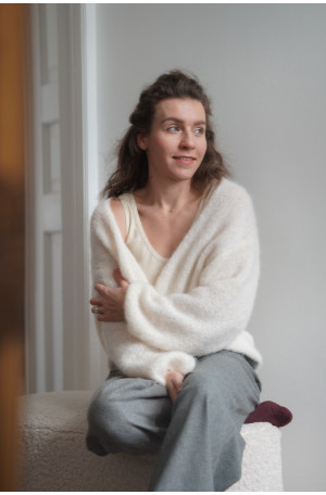 Kardigan typu chmurka wykonany z suri alpaca