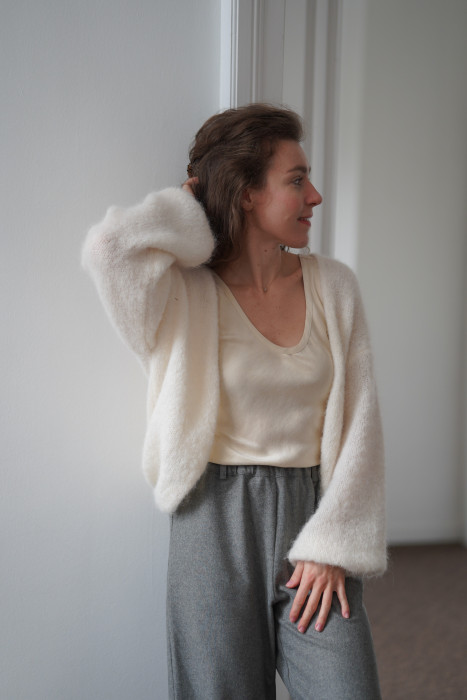 Kardigan typu chmurka wykonany z suri alpaca