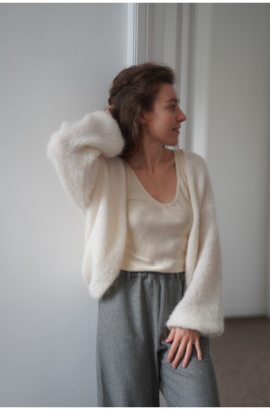 Kardigan typu chmurka wykonany z suri alpaca