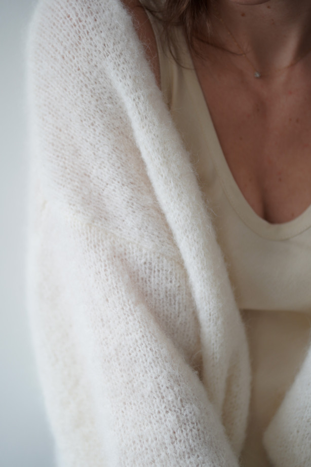 Kardigan typu chmurka wykonany z suri alpaca Kardigan typu chmurka wykonany z suri alpaca