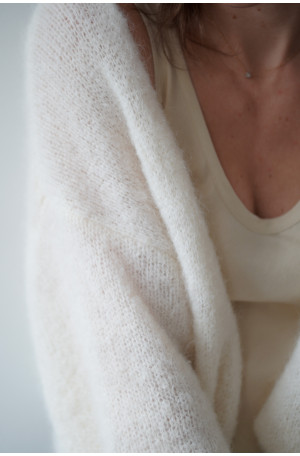 Kardigan typu chmurka wykonany z suri alpaca