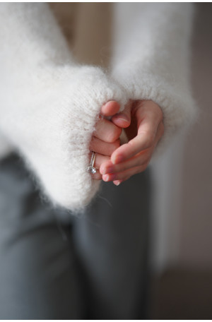 Kardigan typu chmurka wykonany z suri alpaca