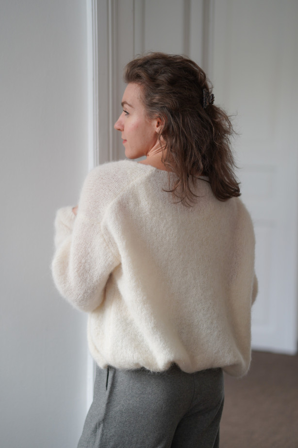 Kardigan typu chmurka wykonany z suri alpaca Kardigan typu chmurka wykonany z suri alpaca