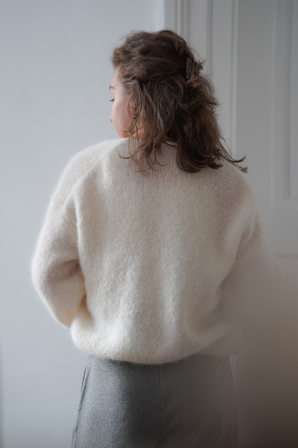 Kardigan typu chmurka wykonany z suri alpaca Kardigan typu chmurka wykonany z suri alpaca