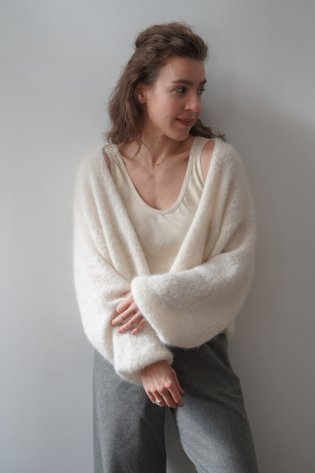 Kardigan typu chmurka wykonany z suri alpaca Kardigan typu chmurka wykonany z suri alpaca