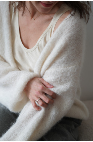 Kardigan typu chmurka wykonany z suri alpaca