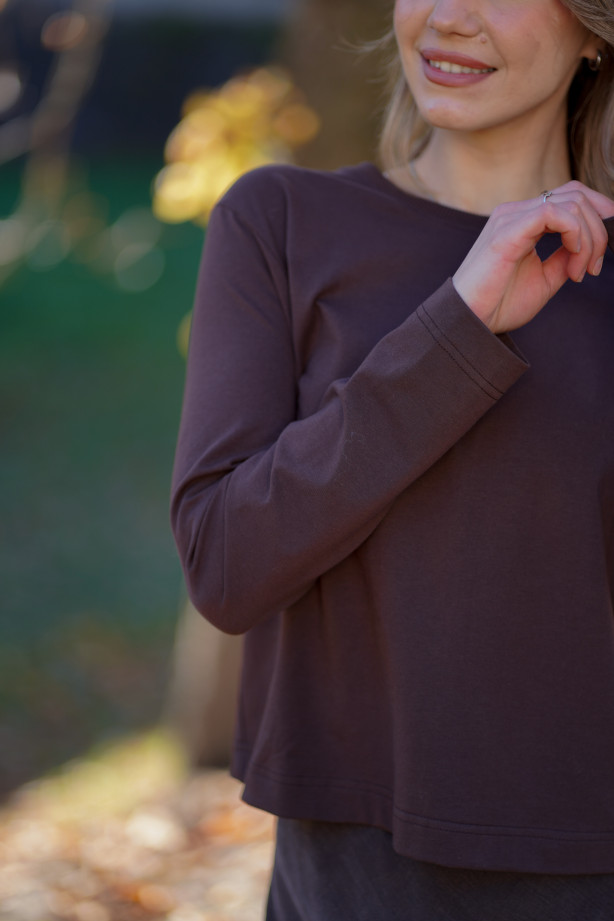 Longsleeve damski Chocolate – pudełkowy krój, długi rękaw | Marisol