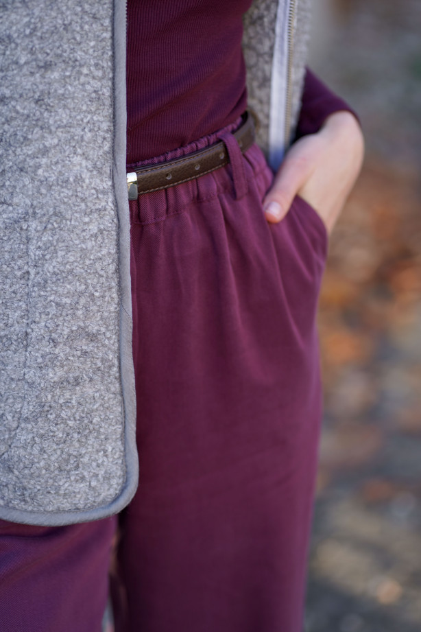 Spodnie Moris – proste, eleganckie spodnie z szerszą nogawką i kieszeniami | MARISOL