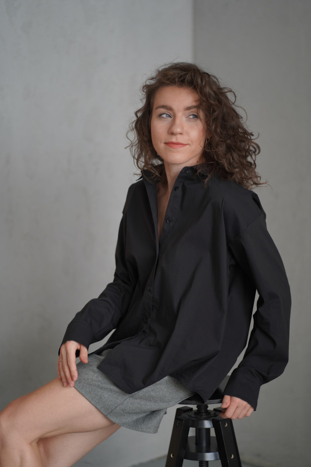 Czarna koszula damska oversize z bawełny – klasyk w nowoczesnym wydaniu | MARISOL