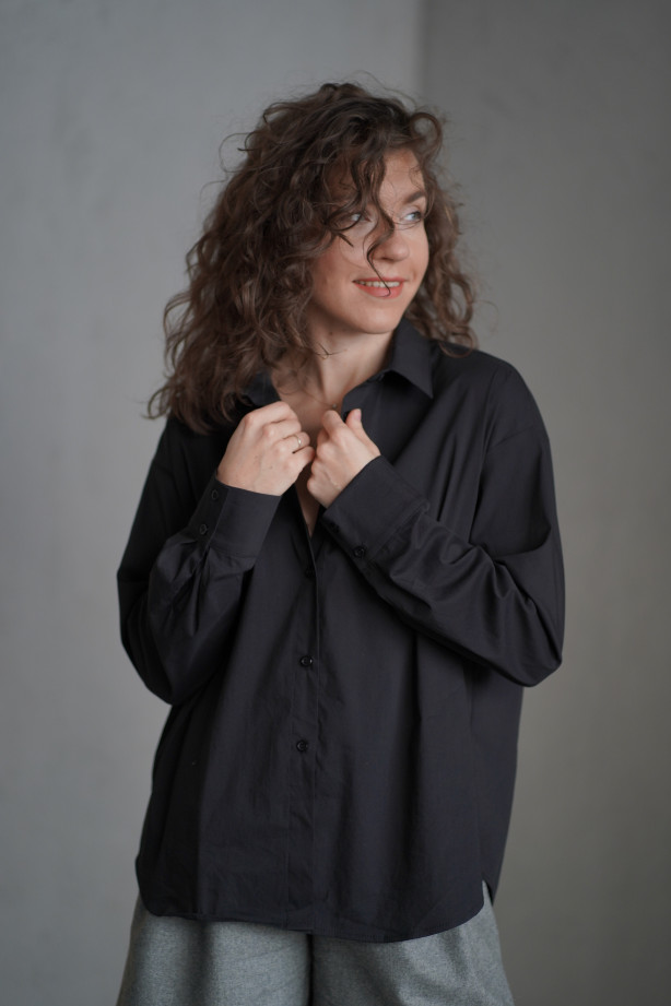 Czarna koszula damska oversize z bawełny – klasyk w nowoczesnym wydaniu | MARISOL