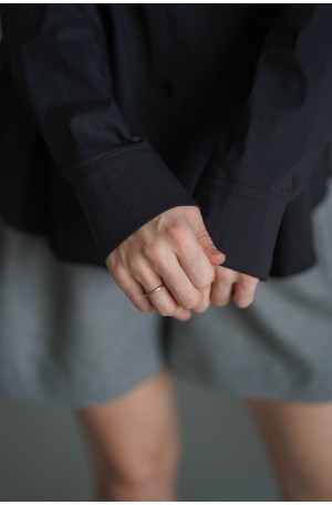 Czarna koszula damska oversize z bawełny – klasyk w nowoczesnym wydaniu | MARISOL