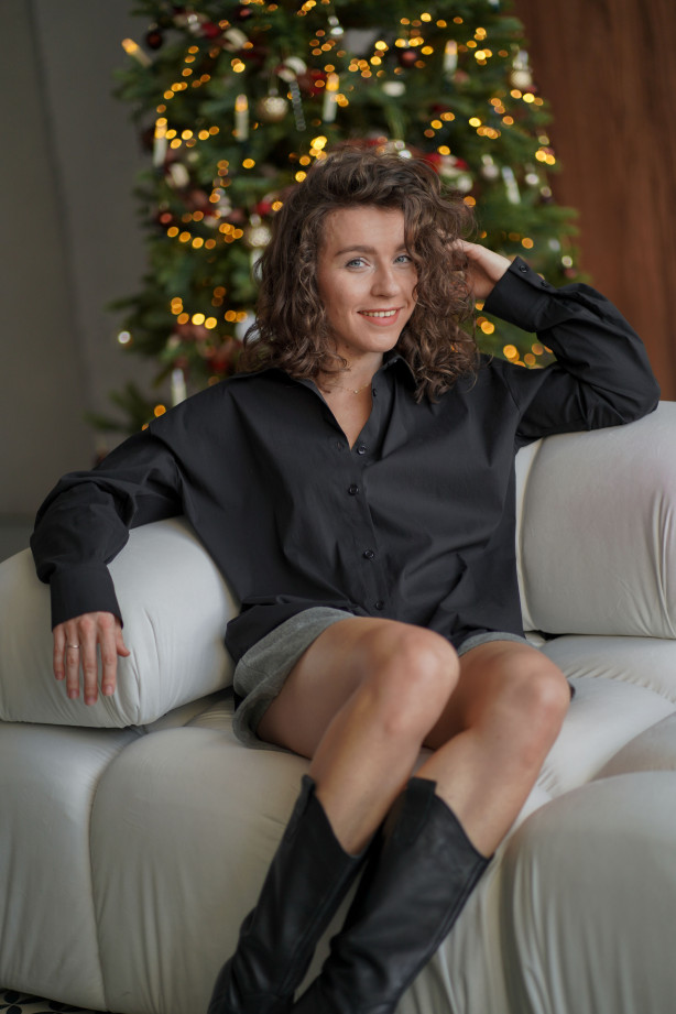 Czarna koszula damska oversize z bawełny – klasyk w nowoczesnym wydaniu | MARISOL