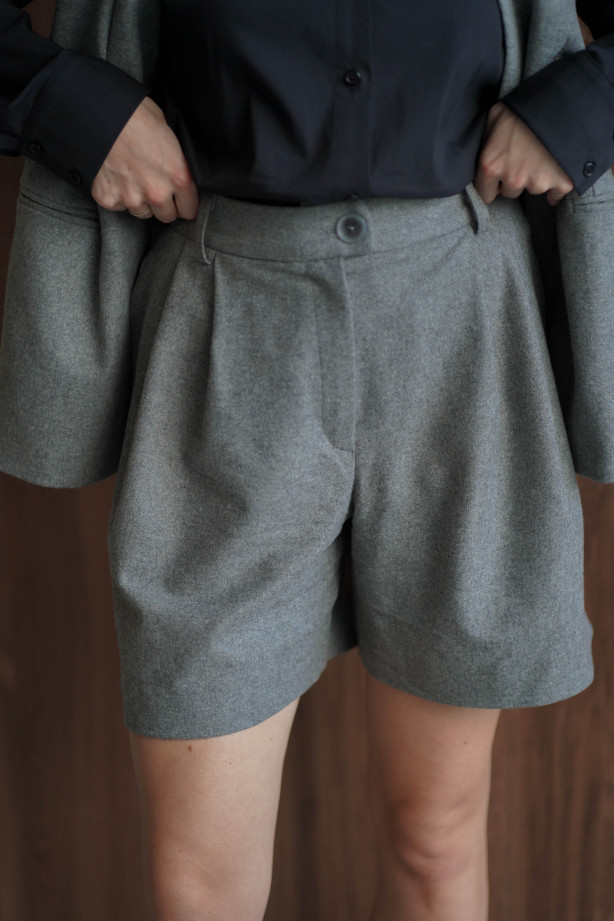 Chelsea – Wełniane szorty z zakładkami | Eleganckie szorty Marisol