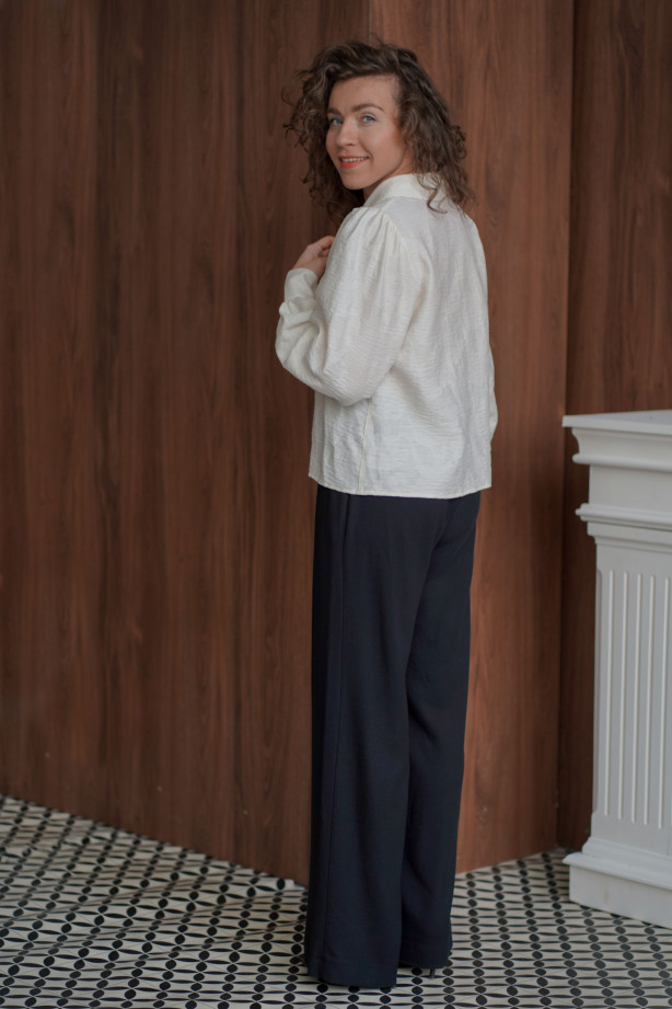 Spodnie Essential Black - Klasyczne czarne spodnie z szeroką nogawką | Marisol