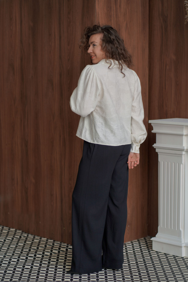 Spodnie Essential Black - Klasyczne czarne spodnie z szeroką nogawką | Marisol