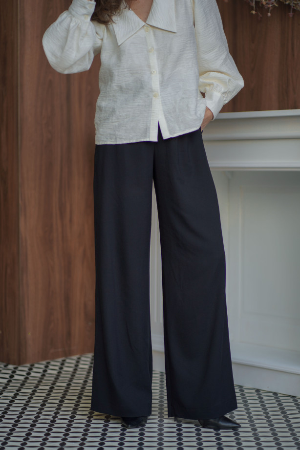 Spodnie Essential Black - Klasyczne czarne spodnie z szeroką nogawką | Marisol