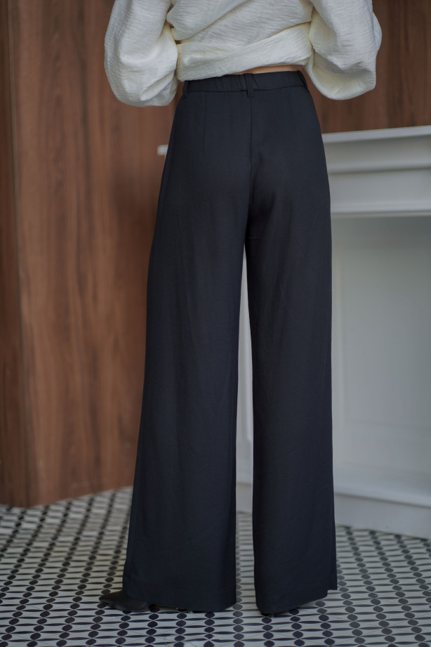 Spodnie Essential Black - Klasyczne czarne spodnie z szeroką nogawką | Marisol