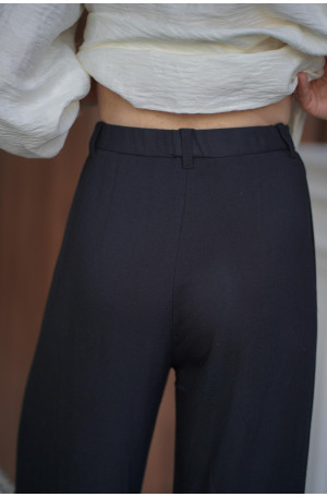 Spodnie Essential Black - Klasyczne czarne spodnie z szeroką nogawką | Marisol