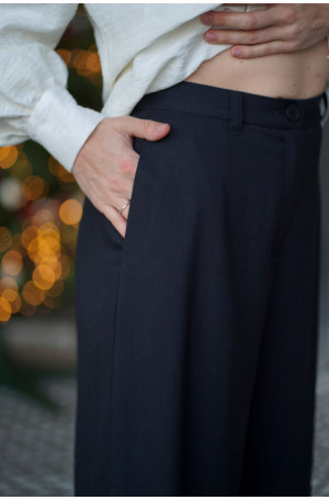 Spodnie Essential Black - Klasyczne czarne spodnie z szeroką nogawką | Marisol