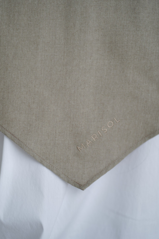 Chusta Triangle - trójkątna chustka z haftem | Marisol