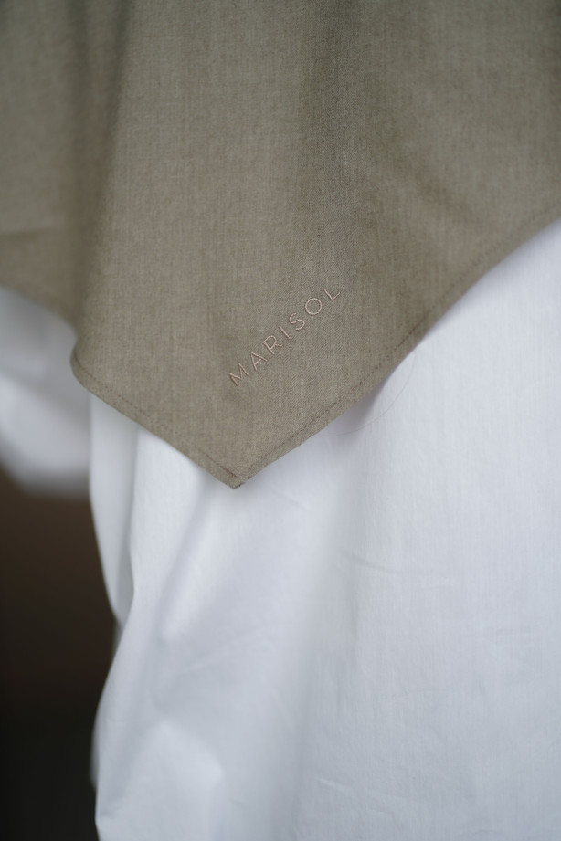 Chusta Triangle - trójkątna chustka z haftem | Marisol