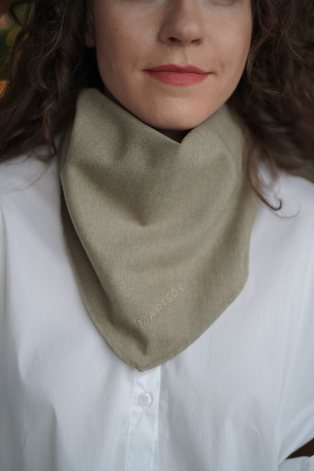 Chusta Triangle - trójkątna chustka z haftem | Marisol