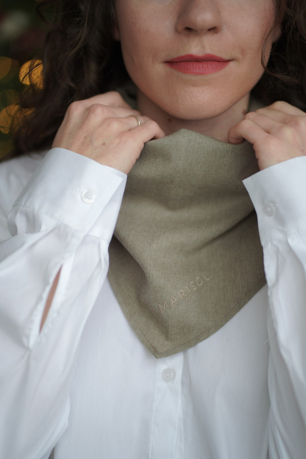 Chusta Triangle - trójkątna chustka z haftem | Marisol