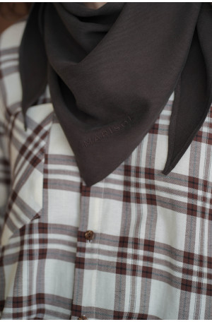 Chusta Triangle - trójkątna chustka z haftem | Marisol